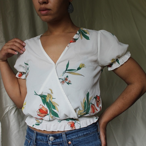 Tops - Cream Floral Puff Sleeve Top